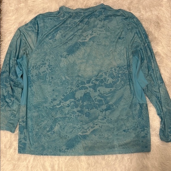 Realtree Men's Blue Swim Shirt - Picture 4 of 6